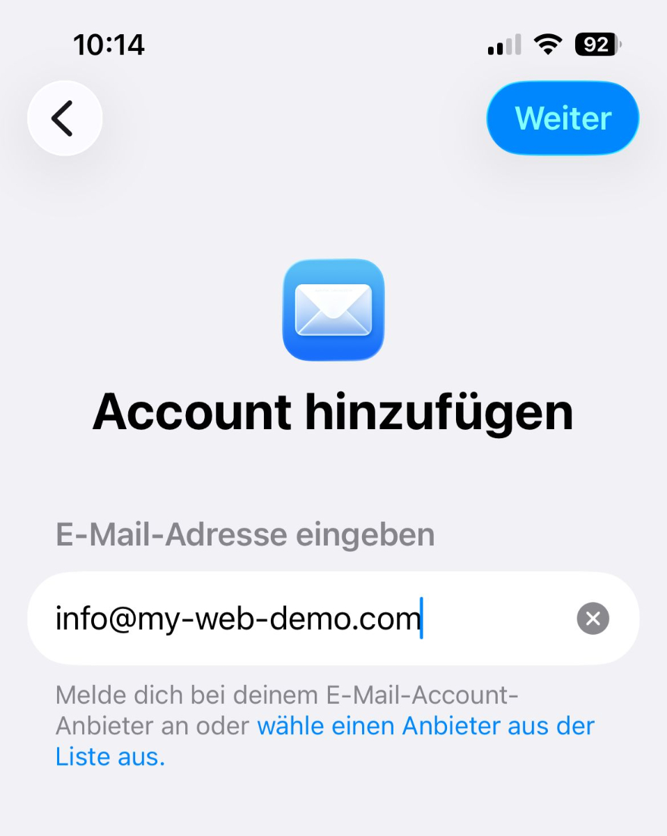 iPhone Eingabemaske Account hinzufügen mit eingetragener E-Mail-Adresse und markiertem Button Weiter